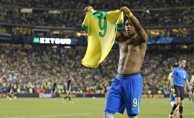 Endrick mừng bàn quyết định trong trận giao hữu Brazil thắng Mexico 3-2 hôm 9/6 tại Mỹ. Ảnh: UOL
