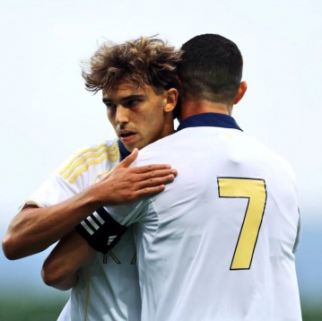 Ronaldo lỡ cơ hội vì tranh sút với Felix