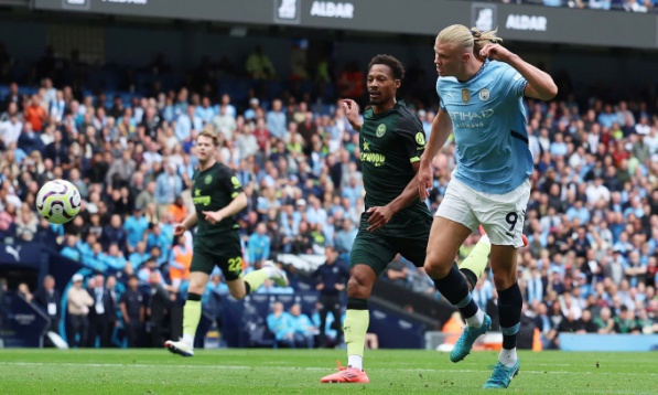 Haaland lập cú đúp giúp Man City thắng ngược