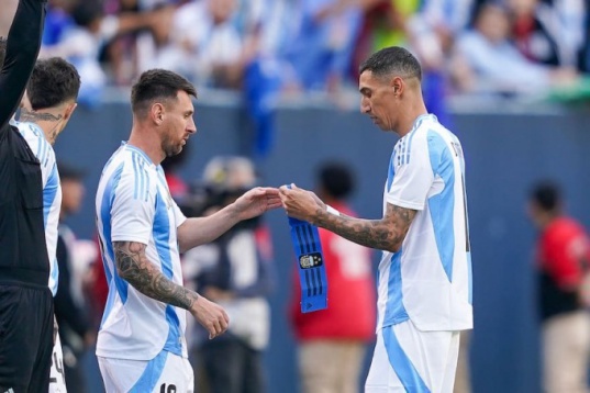 Scaloni: 'Hãy tận hưởng Messi khi còn có thể'