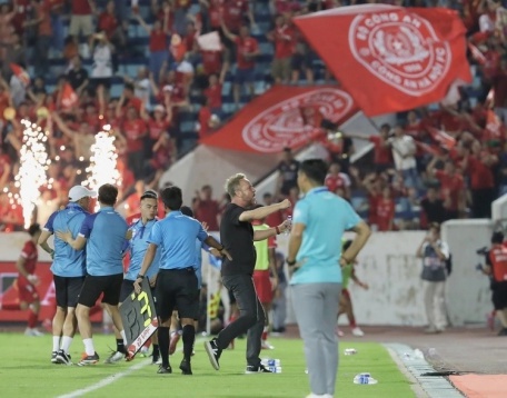 HLV Polking đoạt Cup nhờ 'mê tín'