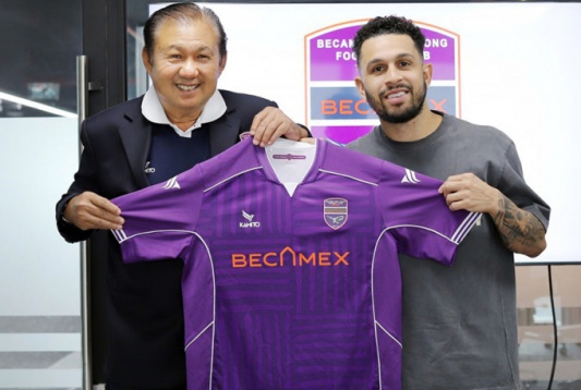 Bình Dương ra mắt đồng đội cũ của Neymar