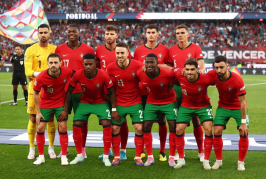Ronaldo bừng sáng, Bồ Đào Nha thắng nghẹt thở