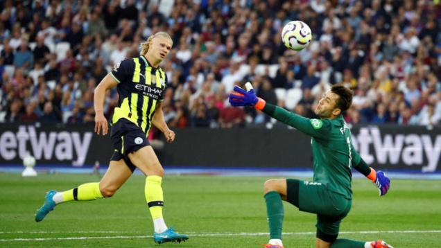 Haaland được dự đoán vượt Messi, Ronaldo