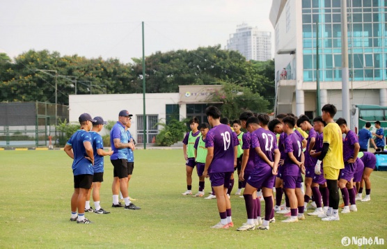 HLV Cristiano Roland muốn U16 Việt Nam chơi bóng như Bồ Đào Nha
