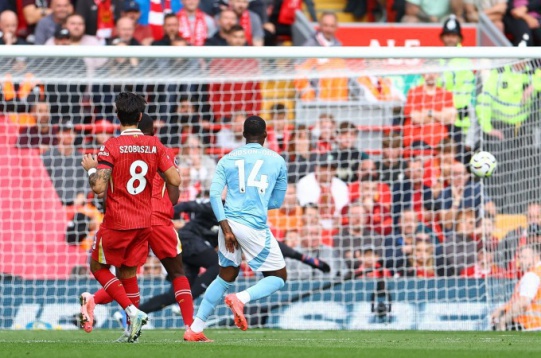 Liverpool thua sốc tại Anfield