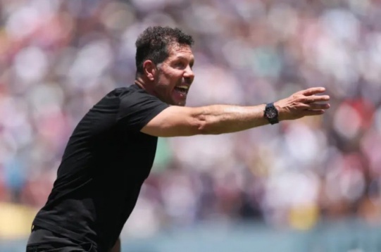 Simeone chê trọng tài sau trận thua PSG