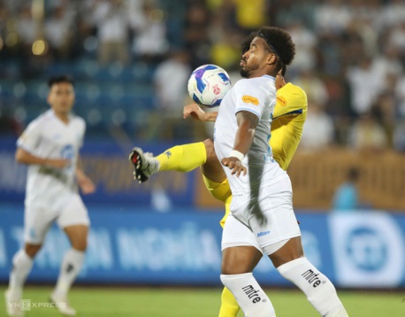 Nam Định giành trận thắng đầu tiên ở V-League 2024-2025