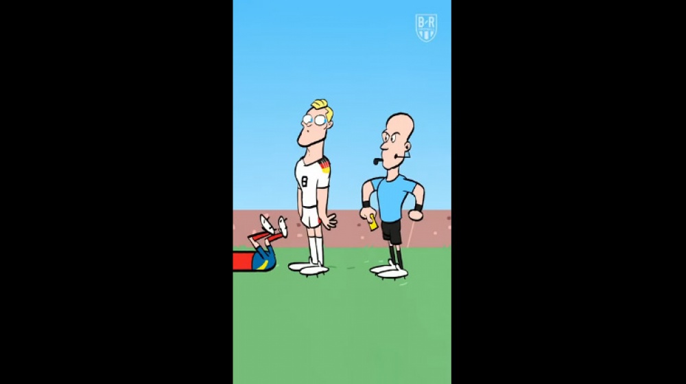 Kroos vào bóng với Pedri, Cucurella chạm tay vào bóng và trọng tài vẫn không làm gì